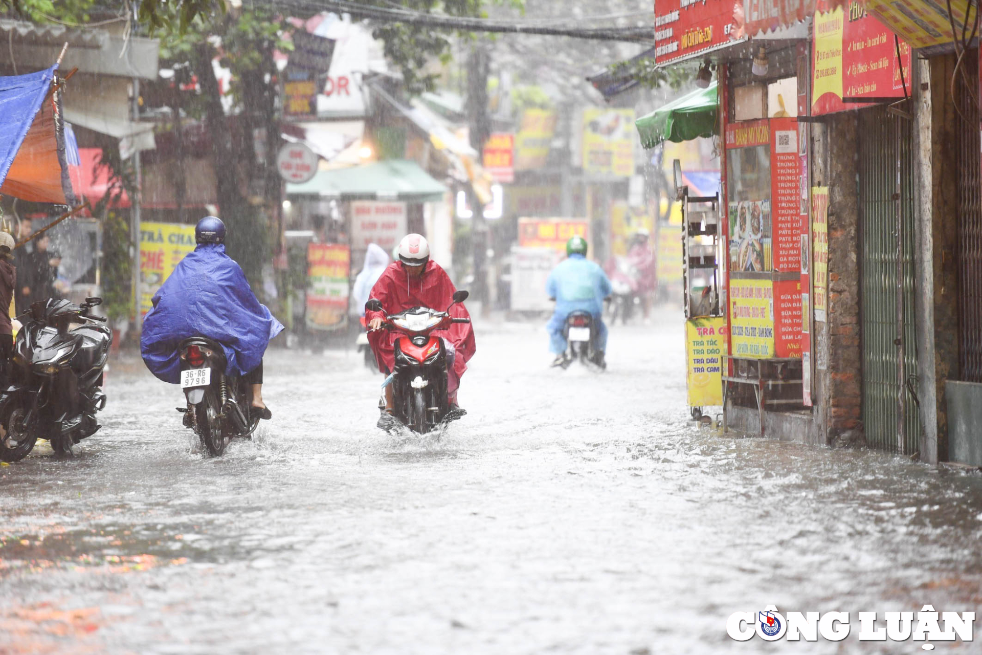 ha noi mua tam ta tu sang toi toi nhieu khu vuc ngap sau trong nuoc hinh 1