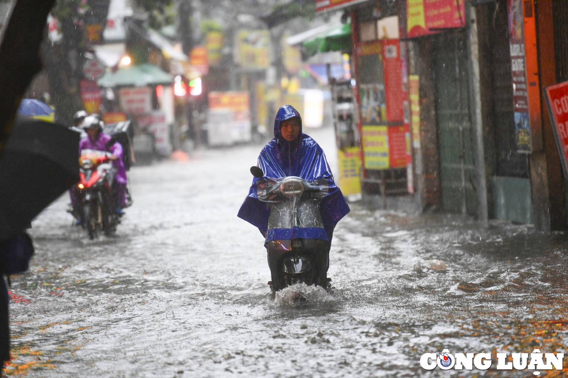 ha noi mua tam ta tu sang toi toi nhieu khu vuc ngap sau trong nuoc hinh 6