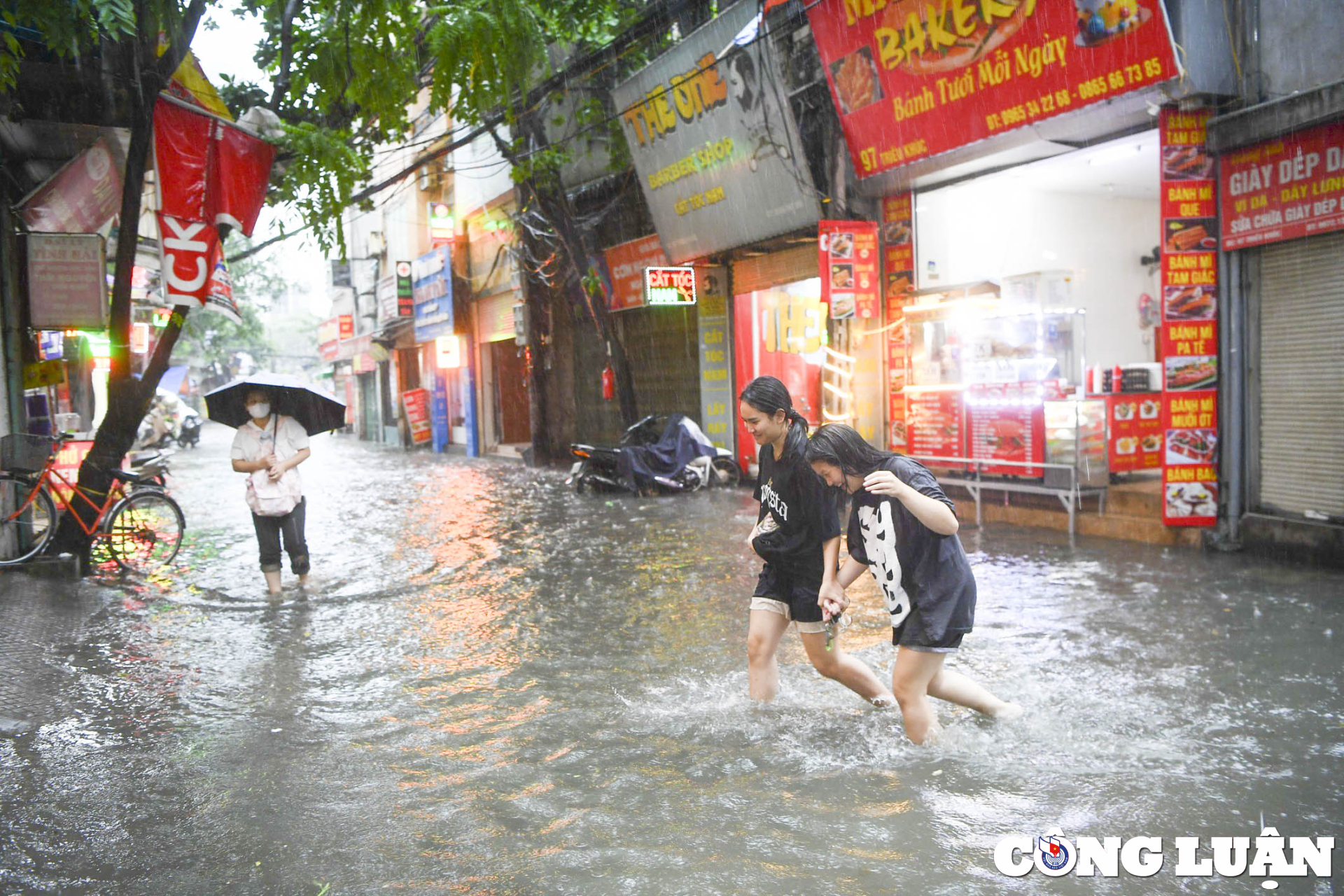 ha noi mua tam ta tu sang toi toi nhieu khu vuc ngap sau trong nuoc hinh 7