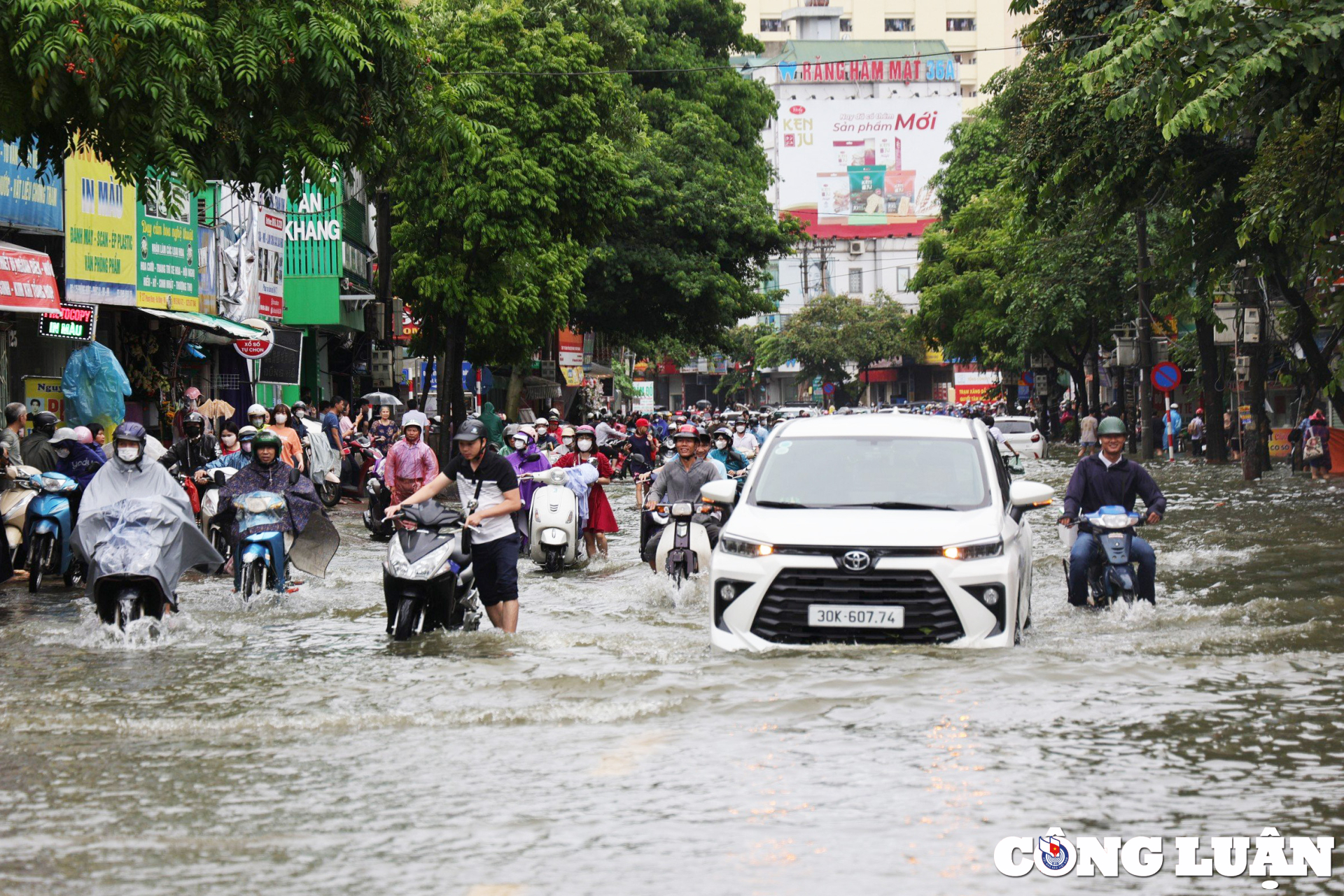 sau tran mua ha noi lai ngap khap pho vao sang som hinh 1