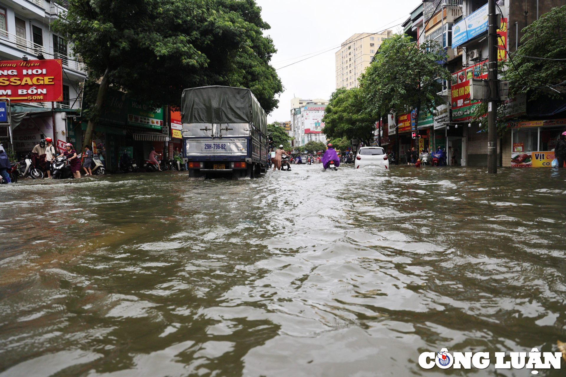 sau tran mua ha noi lai ngap khap pho vao sang som hinh 2