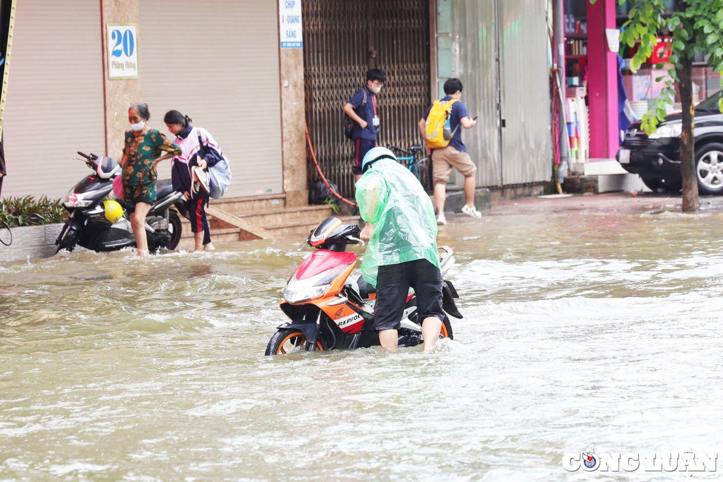 sau tran mua ha noi lai ngap khap pho vao sang som hinh 6