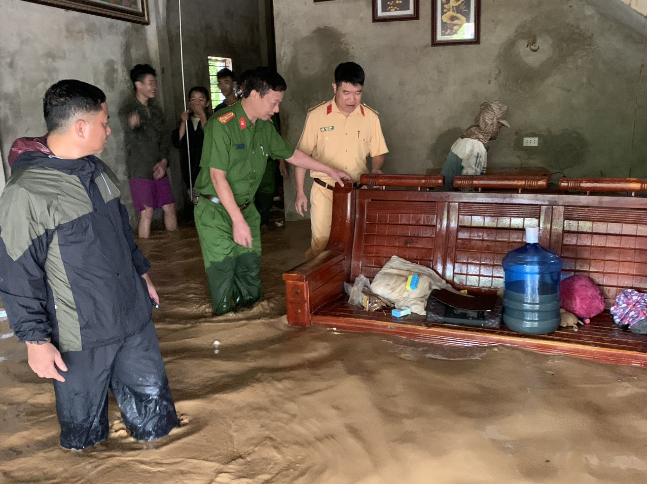 mua lu khien 5 nguoi chet 4 nguoi mat tich o tinh son la hinh 3