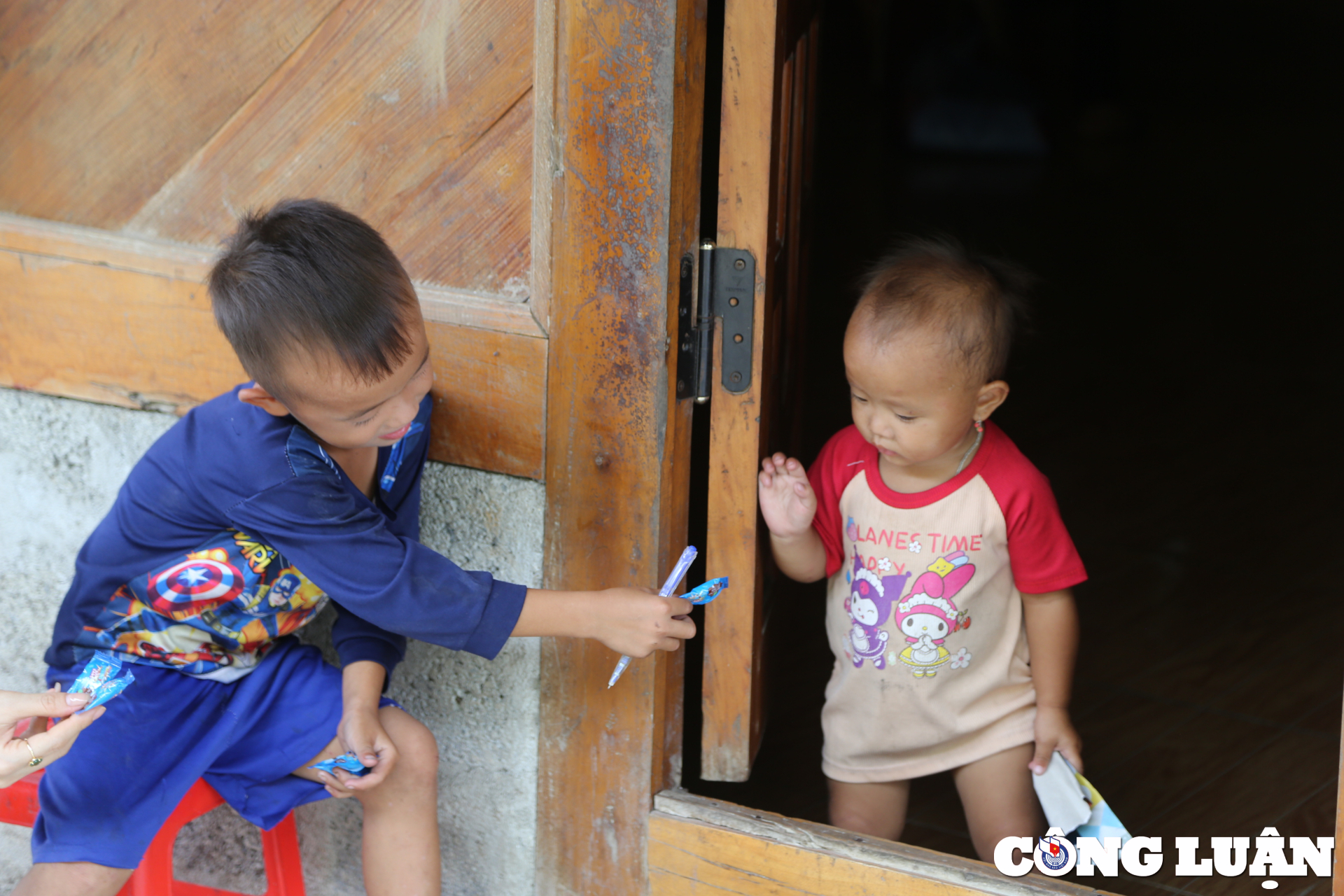 nu cuoi hon nhien cua nhung em be vung cao thanh hoa hinh 3