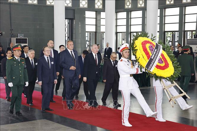 ban be quoc te tien biet tong bi thu nguyen phu trong mai mai tuong nho nguoi ban chan tinh hinh 8