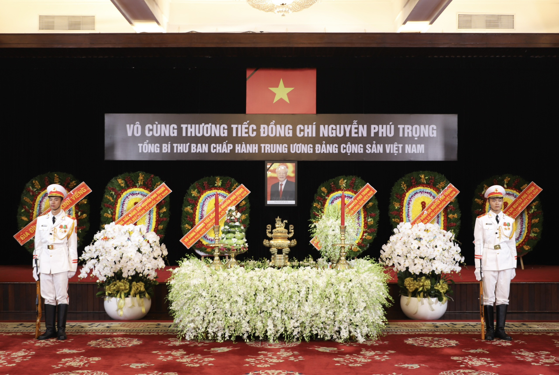 doan lanh dao tp hcm va co quan ngoai giao vieng tong bi thu nguyen phu trong tai hoi truong thong nhat hinh 1