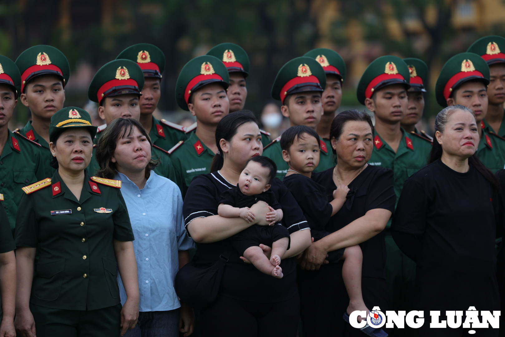 dong nguoi do ve vieng tong bi thu nguyen phu trong hinh 2