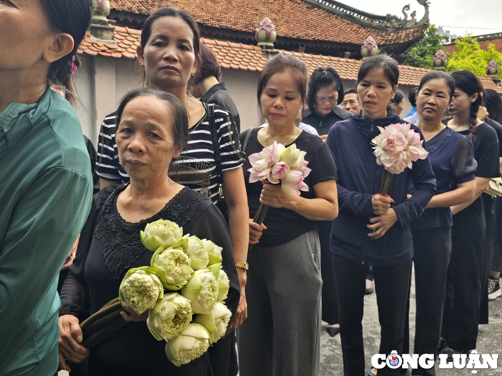 nhung hinh anh xuc dong trong quoc tang tong bi thu nguyen phu trong hinh 11