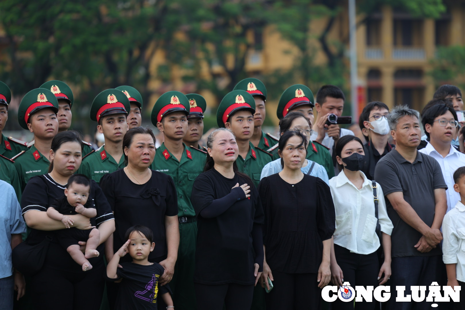 nhung hinh anh xuc dong trong quoc tang tong bi thu nguyen phu trong hinh 7