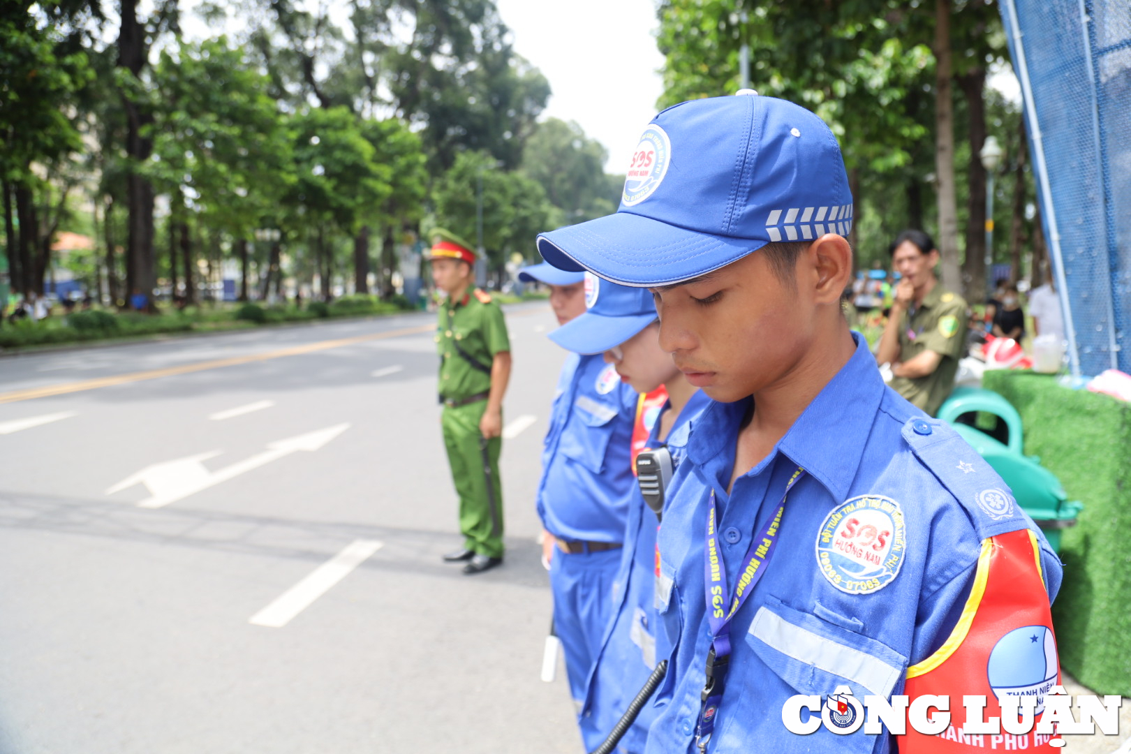 nguoi dan tp hcm xuc dong trong giay phut dien ra le truy dieu tong bi thu nguyen phu trong hinh 10