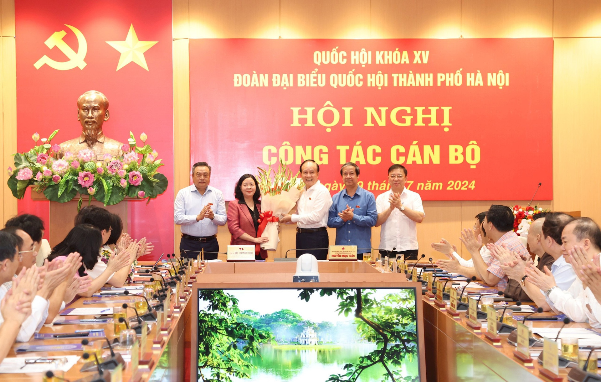 ba bui thi minh hoai duoc bau lam truong doan dai bieu quoc hoi thanh pho ha noi hinh 1