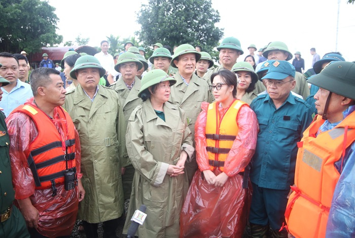 bi thu thanh uy ha noi kiem tra cong tac phong chong thien tai tai chuong my va quoc oai hinh 2