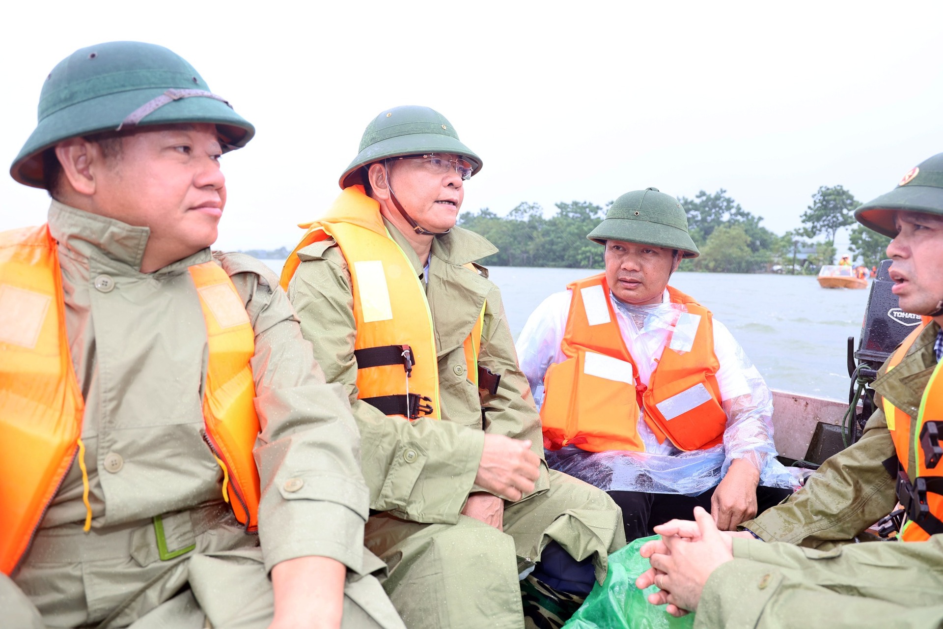 pho thu tuong le thanh long ha noi phai dam bao an toan tuyet doi cho nguoi dan vung lu hinh 1