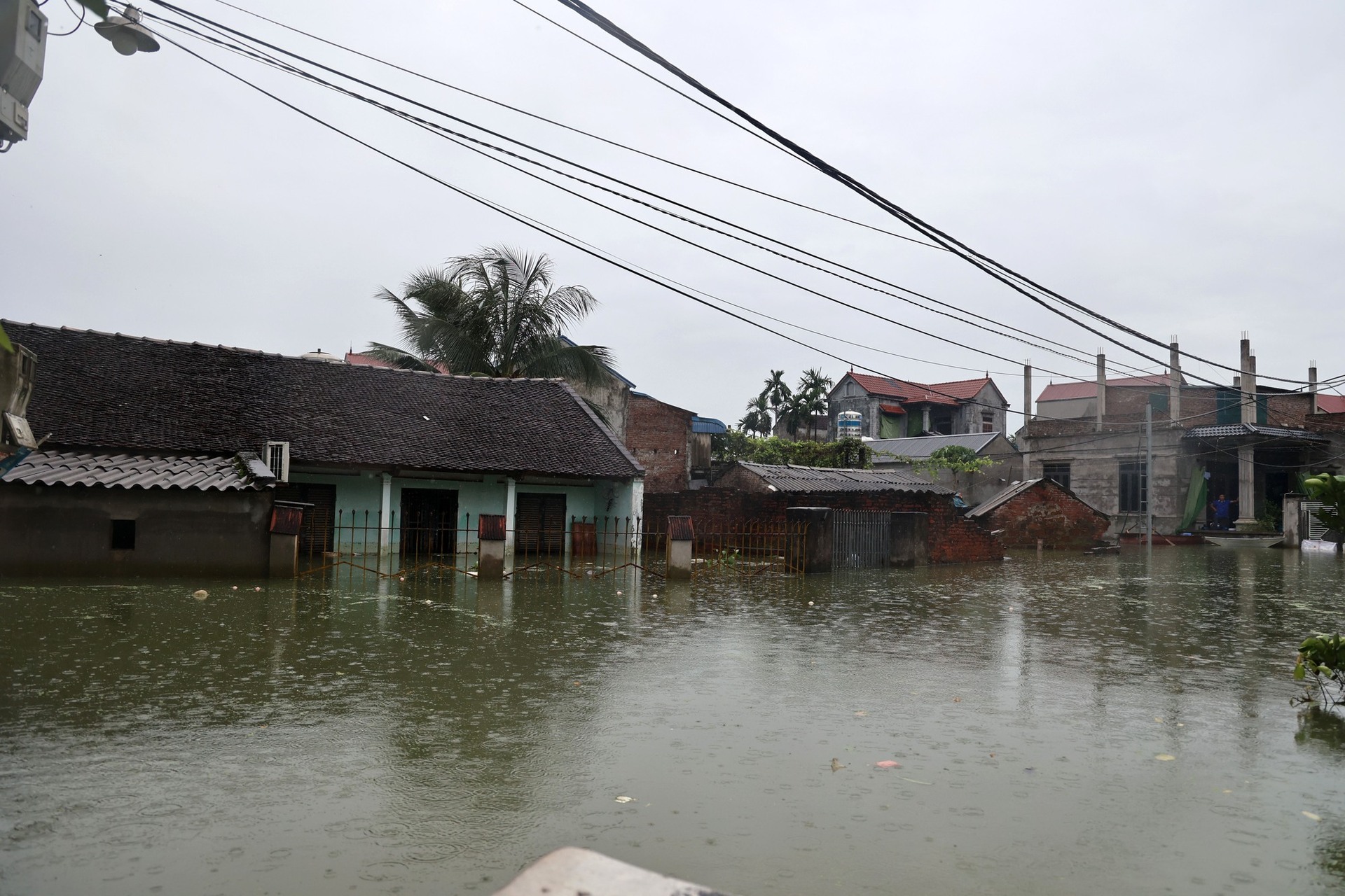 pho thu tuong le thanh long ha noi phai dam bao an toan tuyet doi cho nguoi dan vung lu hinh 5