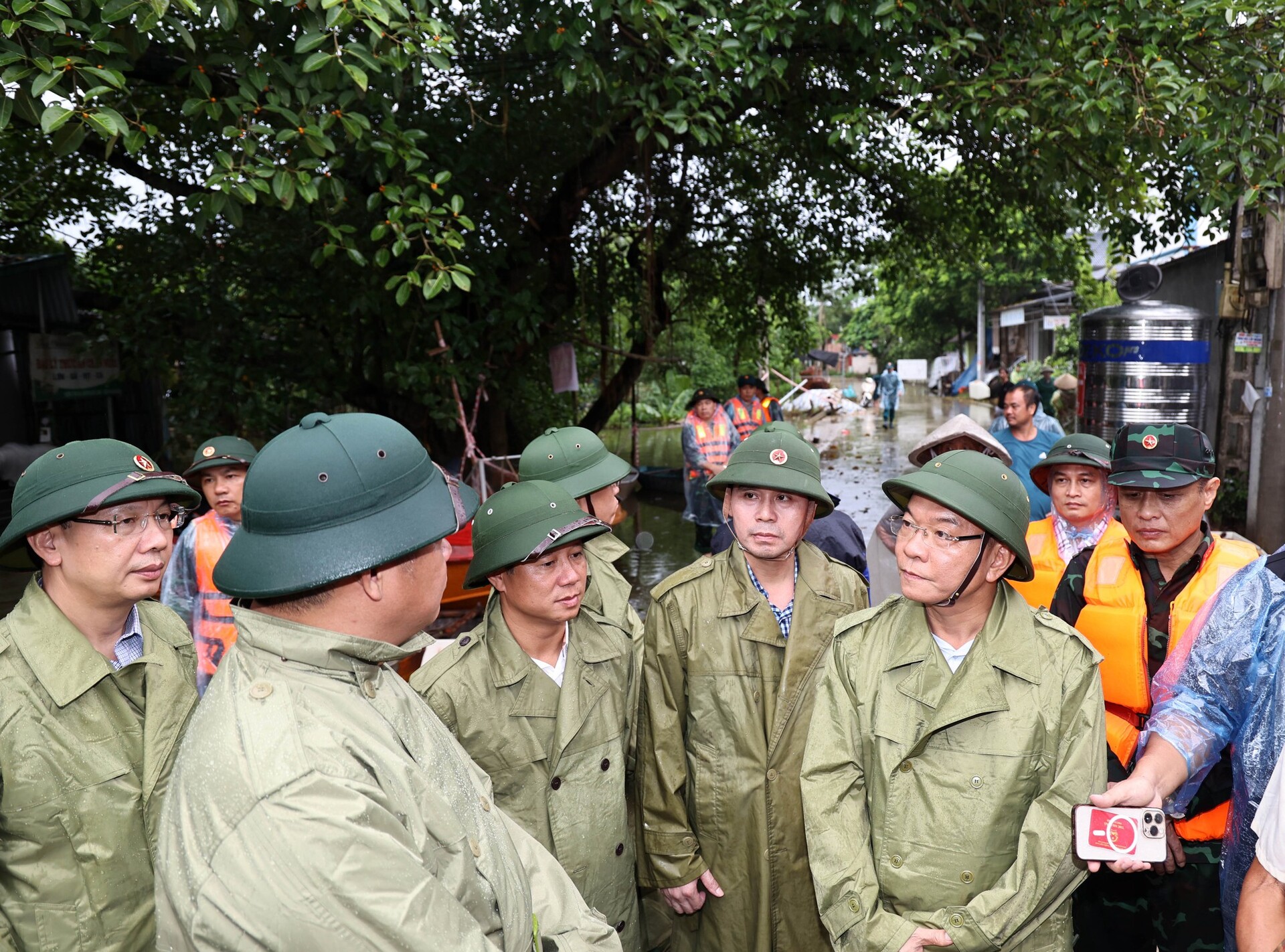 pho thu tuong le thanh long ha noi phai dam bao an toan tuyet doi cho nguoi dan vung lu hinh 3