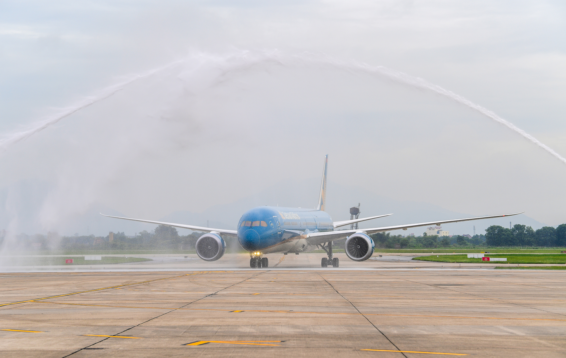 vietnam airlines don sieu may bay than rong boeing 787 10 hinh 3