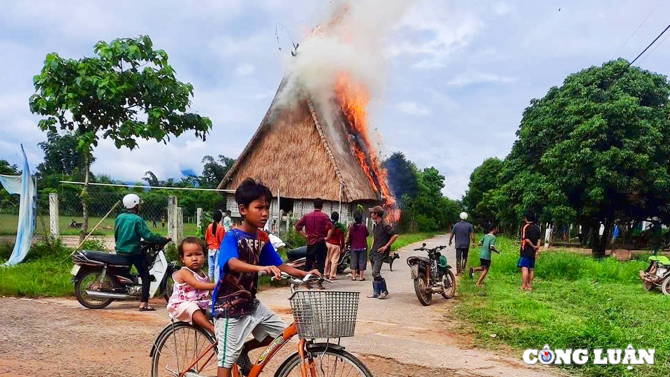 gia lai chay nha rong truyen thong nghi do chap dien hinh 1