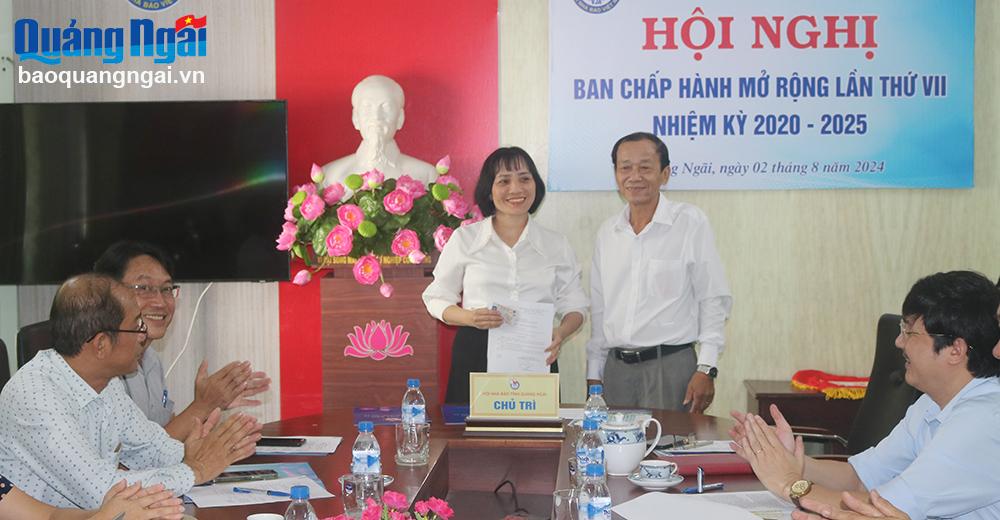 hoi nha bao tinh quang ngai trao quyet dinh ket nap nhieu hoi vien moi hinh 1