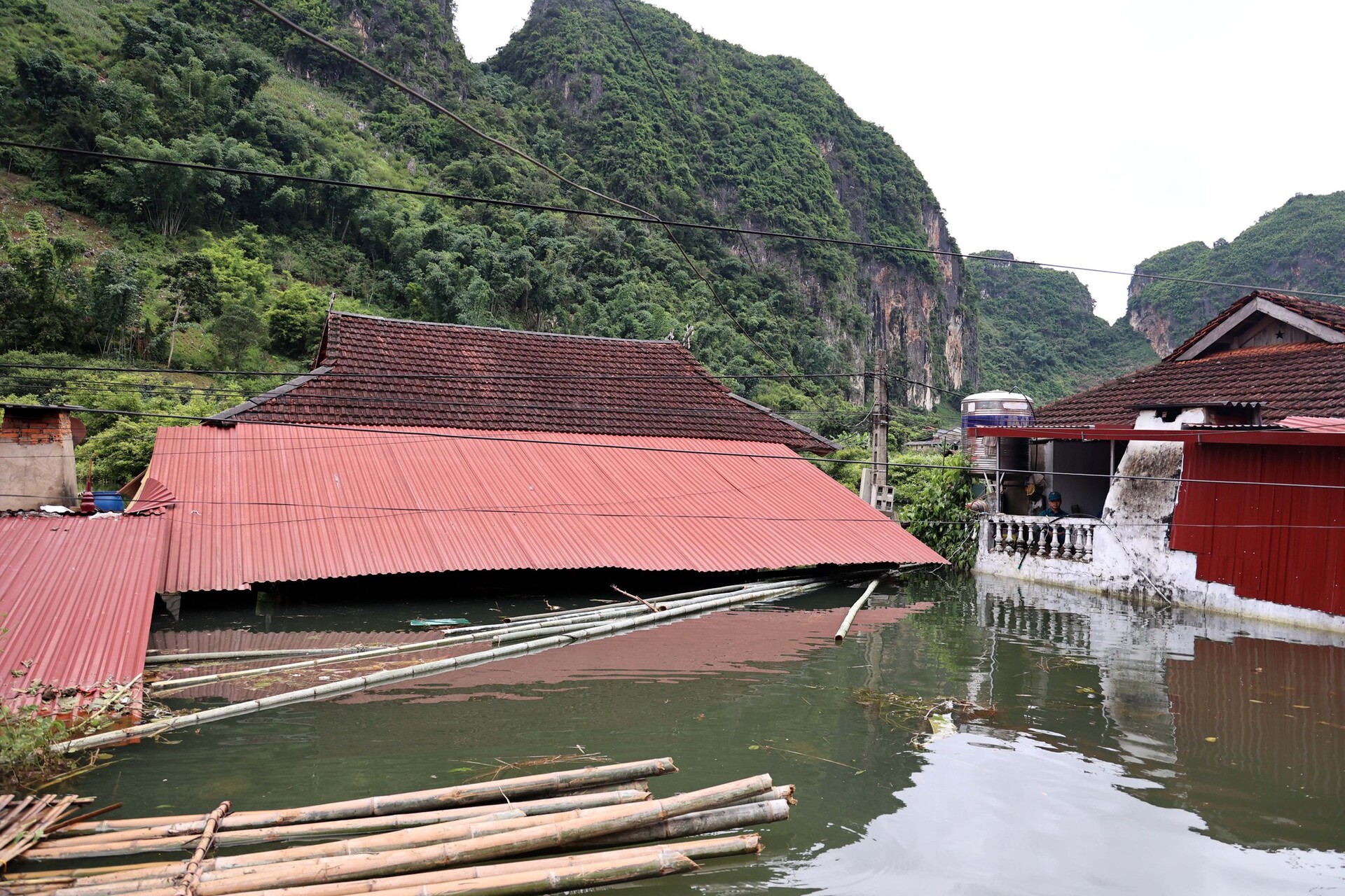 pho thu tuong le thanh long di thi sat kiem tra tinh hinh khac phuc hau qua mua lu tai tinh son la hinh 4