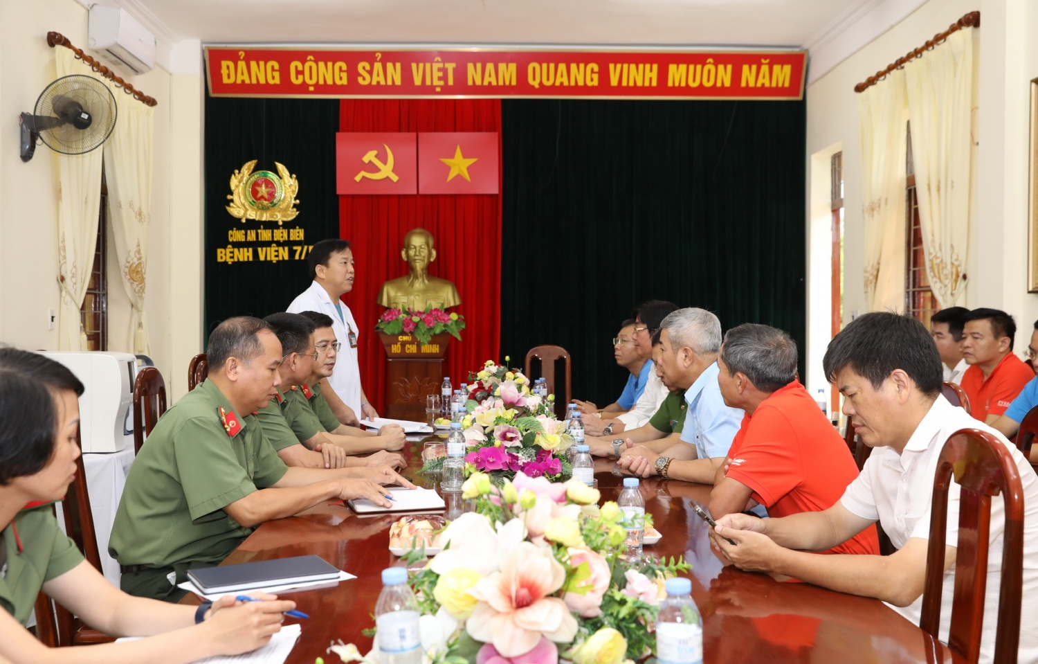 doan cong tac petrovietnam tham hoi ho tro nguoi dan son la va dien bien khac phuc hau qua mua lu hinh 19