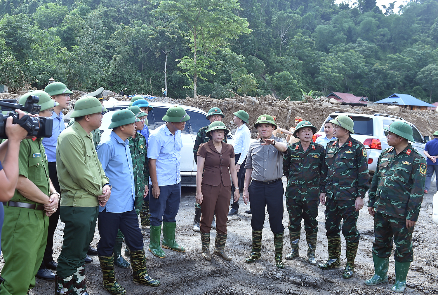 tinh toan bo tri dan cu de bao dam an toan ve tinh mang tai san va sinh ke cho nguoi dan vung nui hinh 2