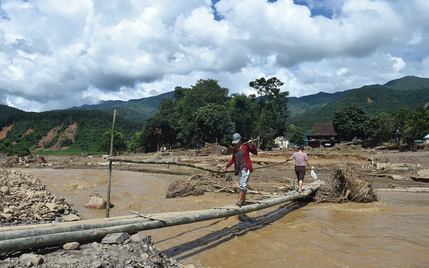 tinh toan bo tri dan cu de bao dam an toan ve tinh mang tai san va sinh ke cho nguoi dan vung nui hinh 11