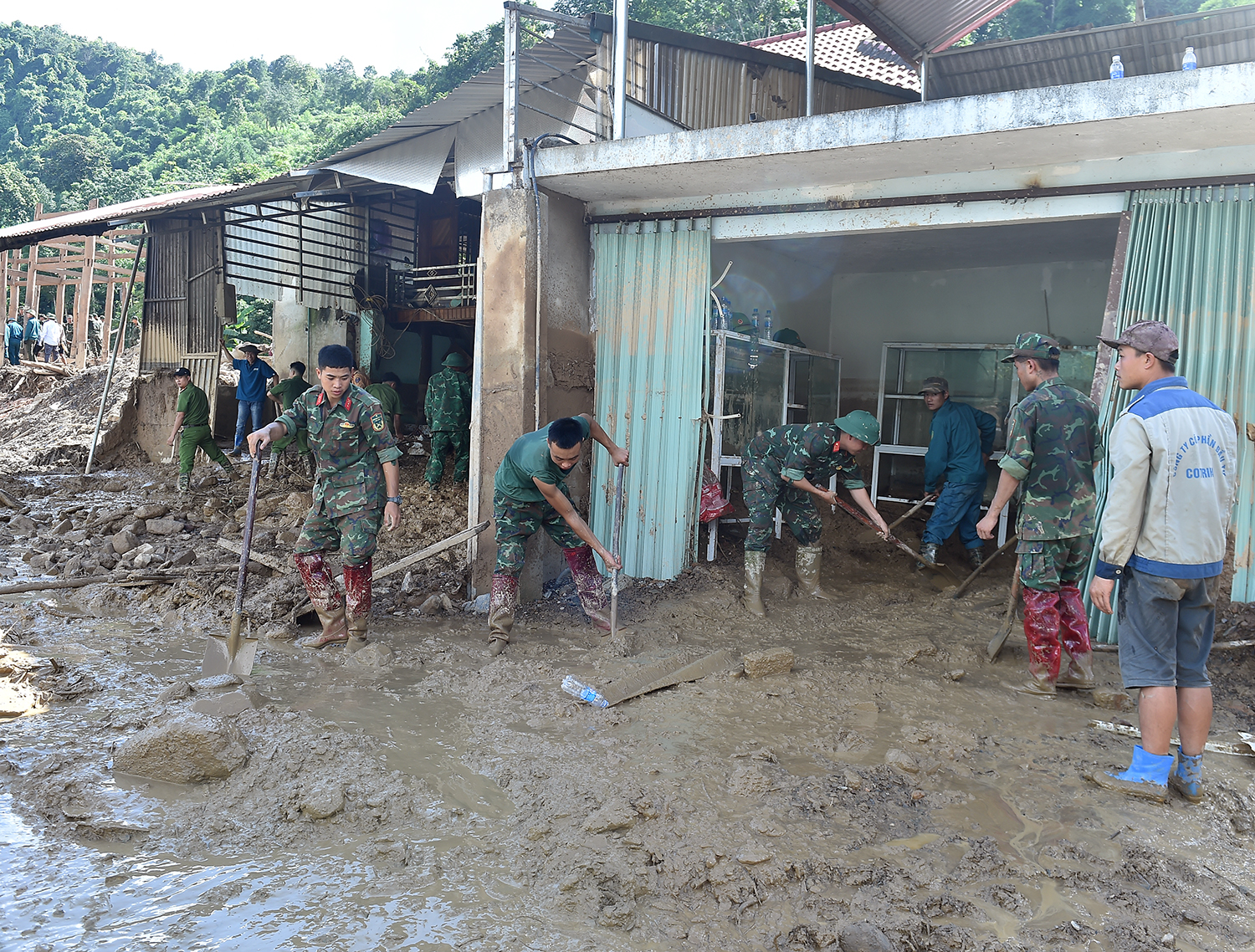 tinh toan bo tri dan cu de bao dam an toan ve tinh mang tai san va sinh ke cho nguoi dan vung nui hinh 9