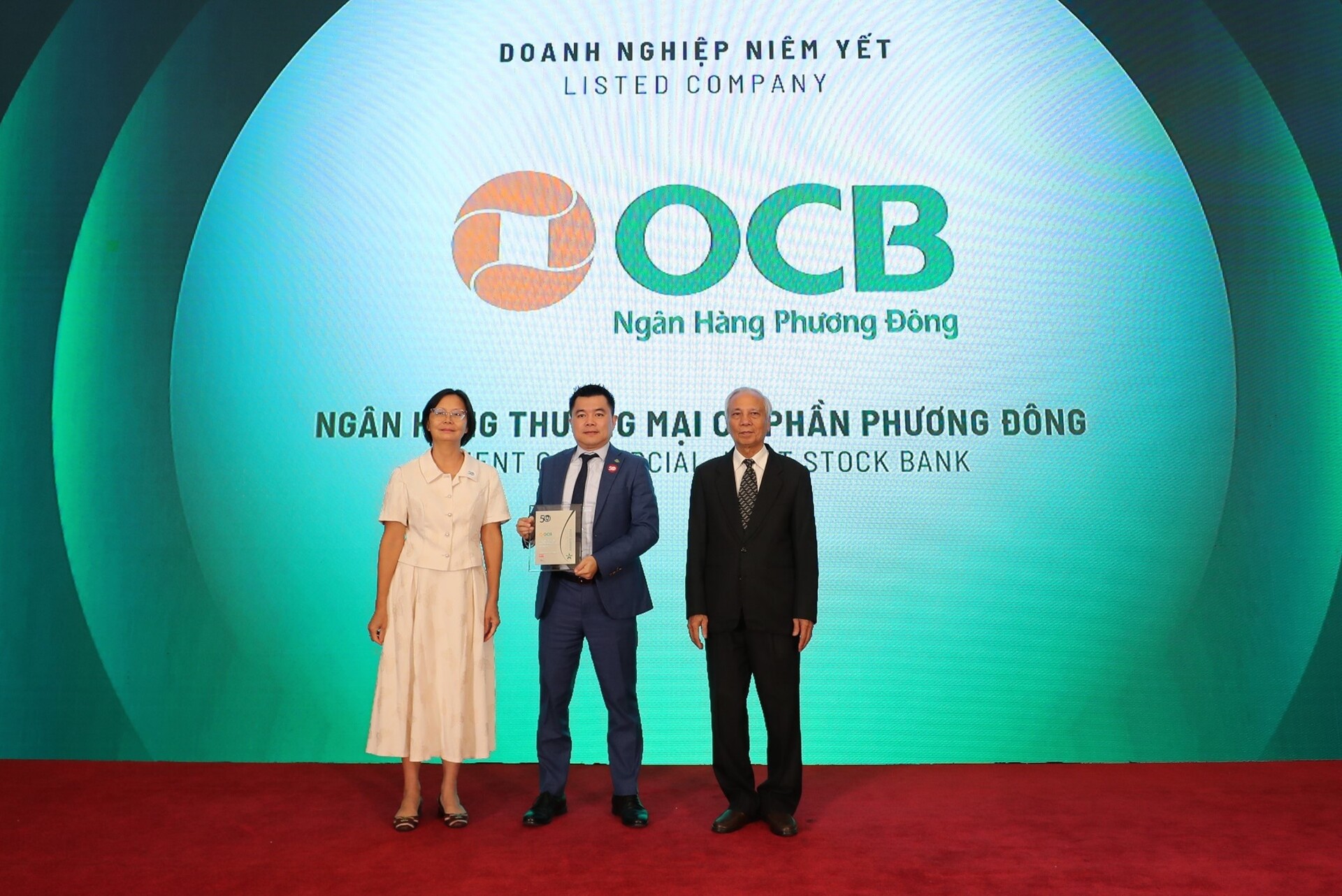 tien phong chuyen doi so ocb lot top doanh nghiep phat trien ben vung 2024 hinh 1