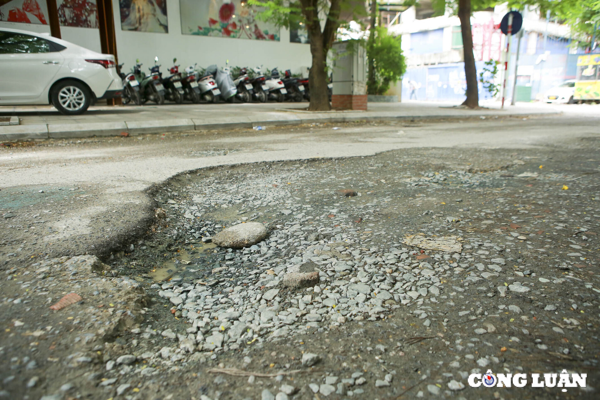 can canh o voi o ga bay nguoi di duong tai con ngo trung tam ha noi hinh 3