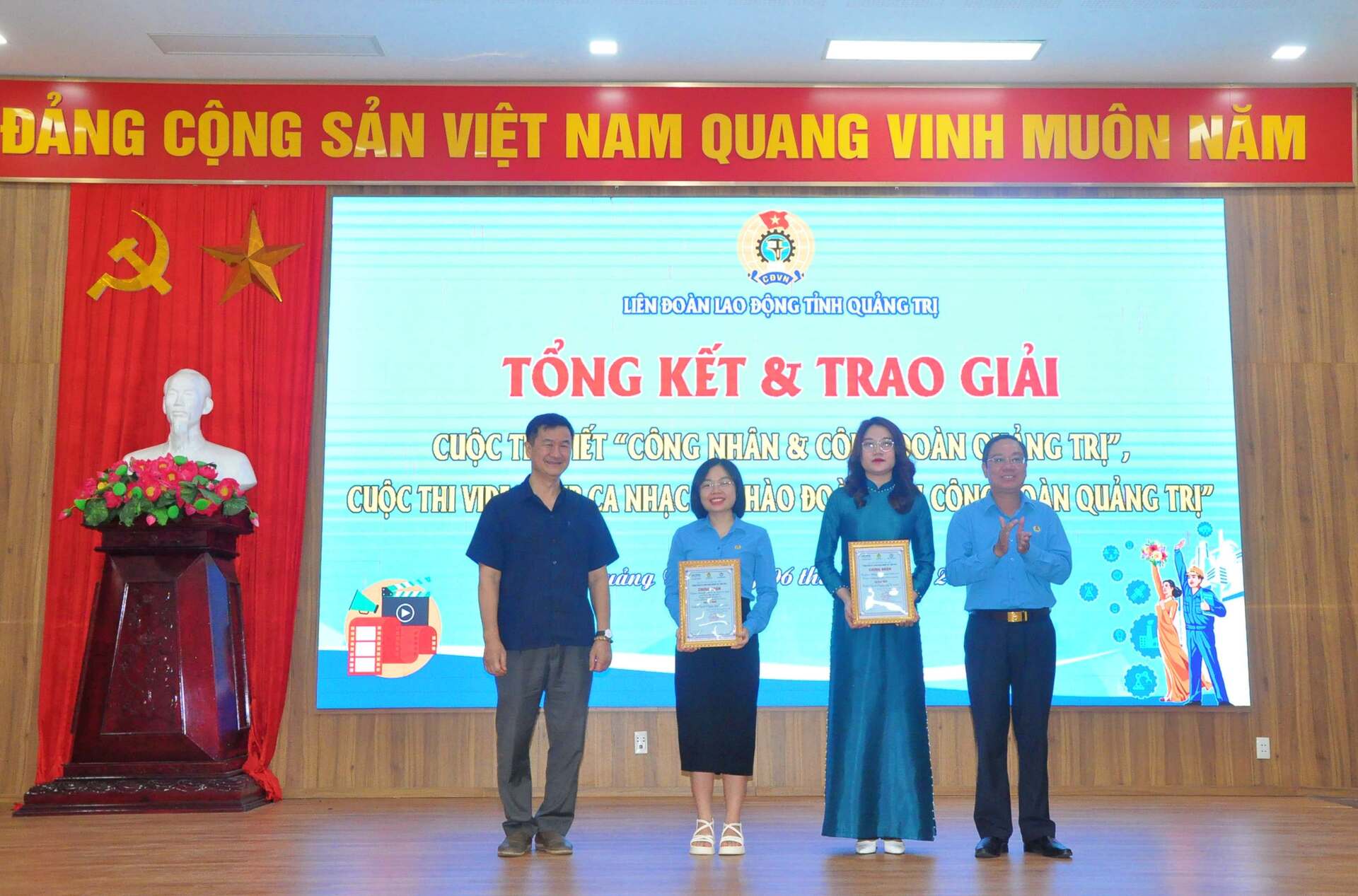 quang tri trao giai cuoc thi viet ve cong nhan va cong doan hinh 1