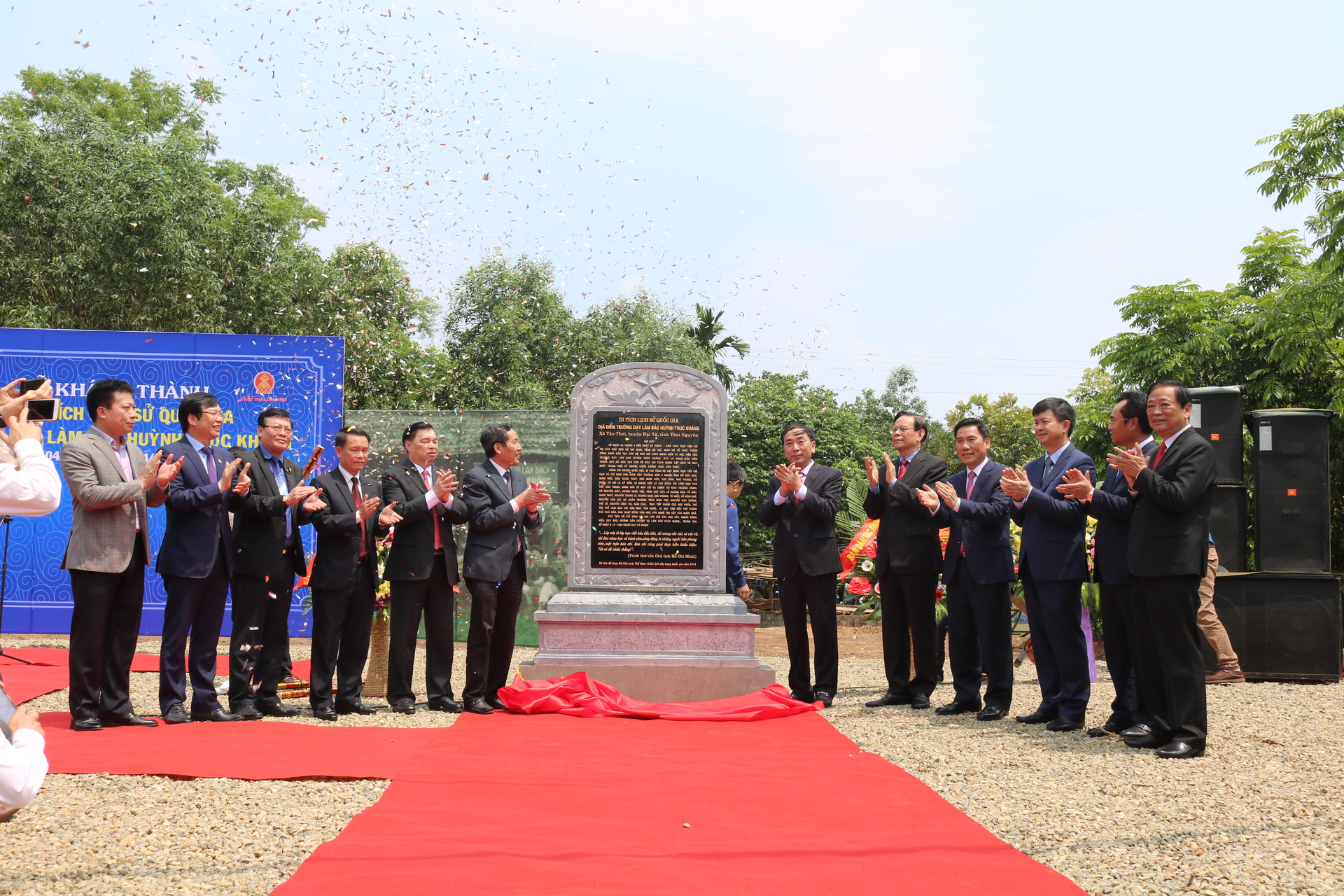 truong day lam bao huynh thuc khang nhung hinh anh dang nho hinh 9