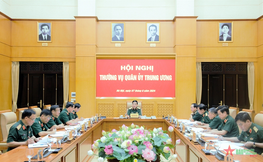 dai tuong phan van giang chu tri hoi nghi thuong vu quan uy trung uong hinh 1