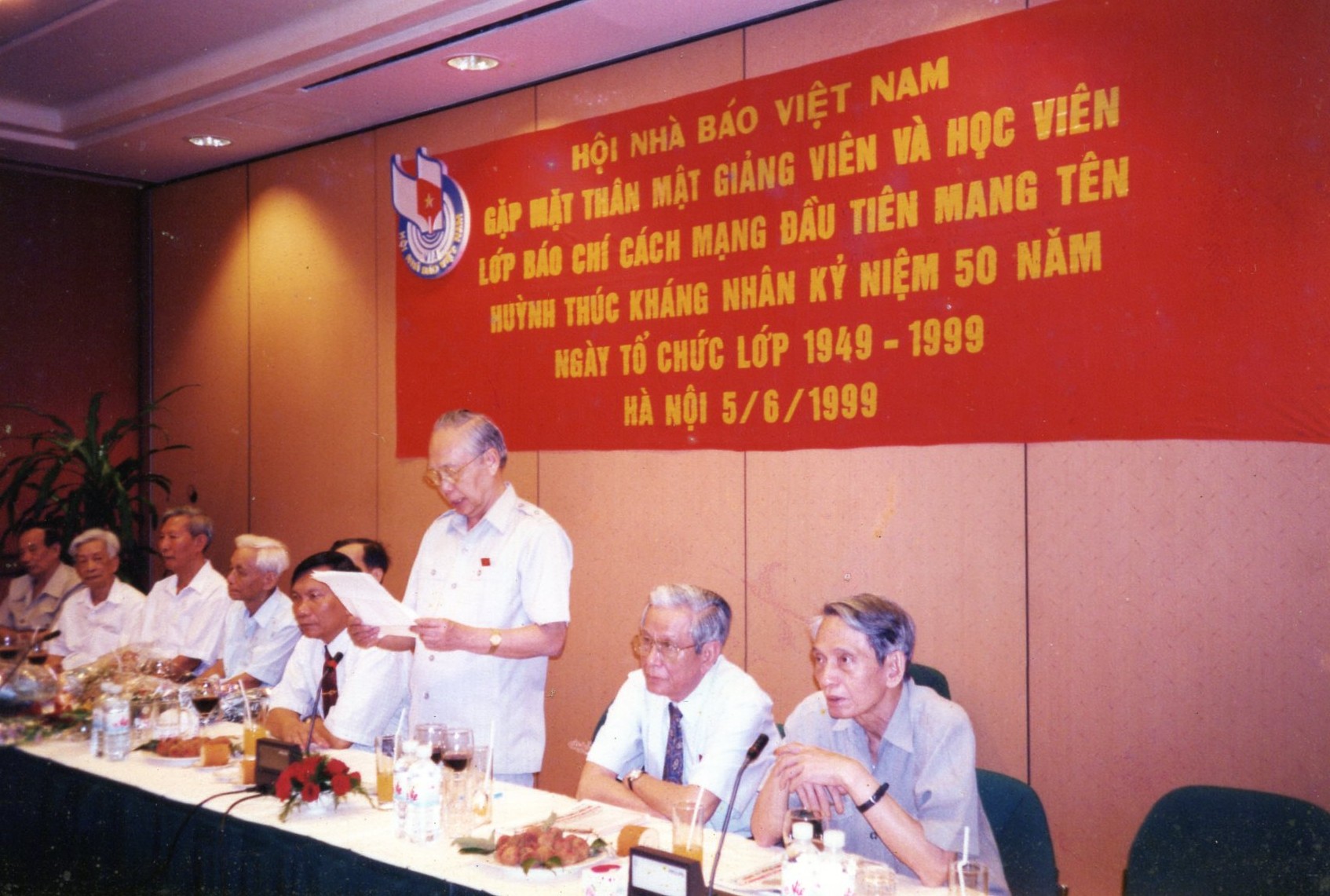 truong day lam bao huynh thuc khang nhung hinh anh dang nho hinh 7