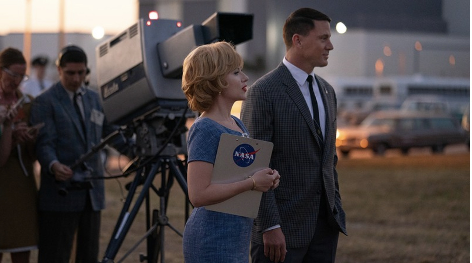 scarlett johansson cung channing tatum hoi ngo trong phim tham hiem lich su fly me to the moon hinh 1