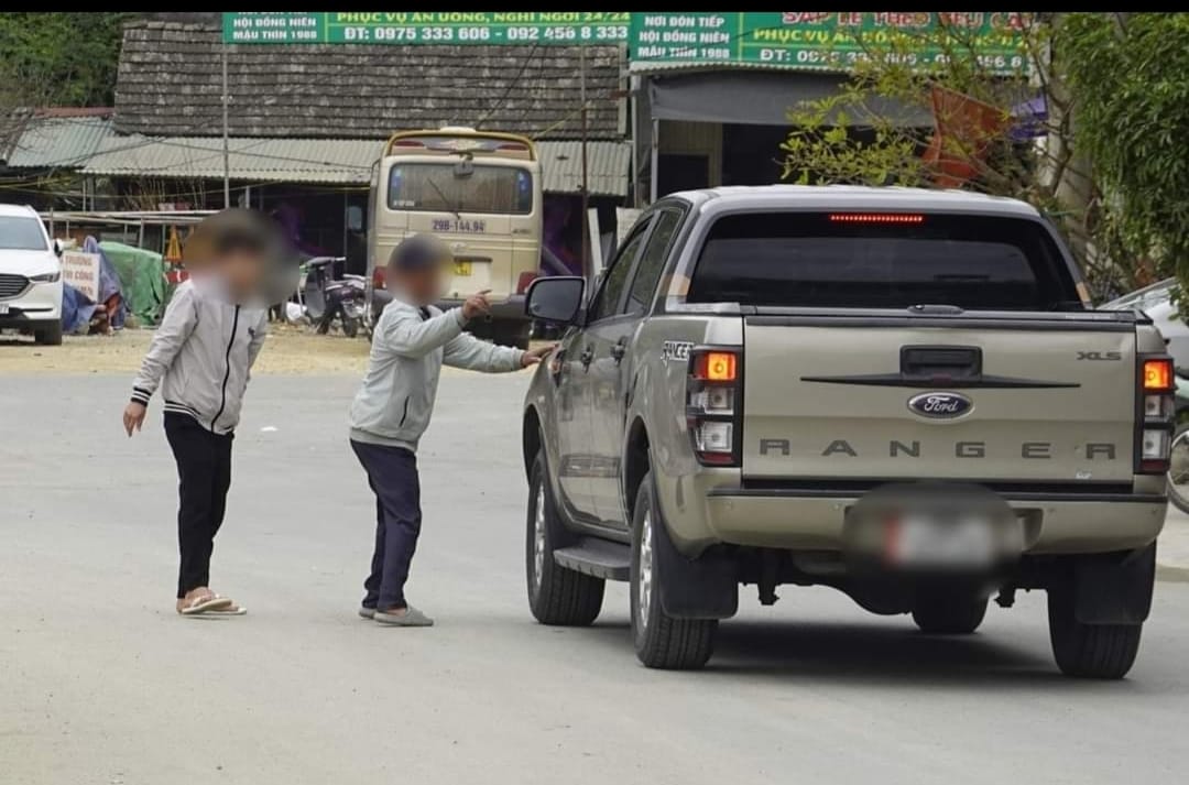 xu phat hanh chinh cac doi tuong chan dau xe nai ep du khach khu vuc den bao ha hinh 1