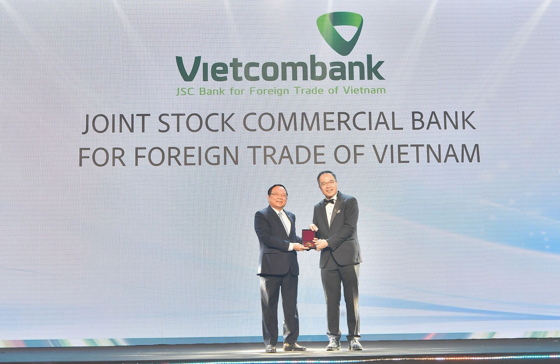 hr asia vinh danh vietcombank tai tat ca cac hang muc giai thuong noi lam viec tot nhat chau a nam 2024 hinh 4