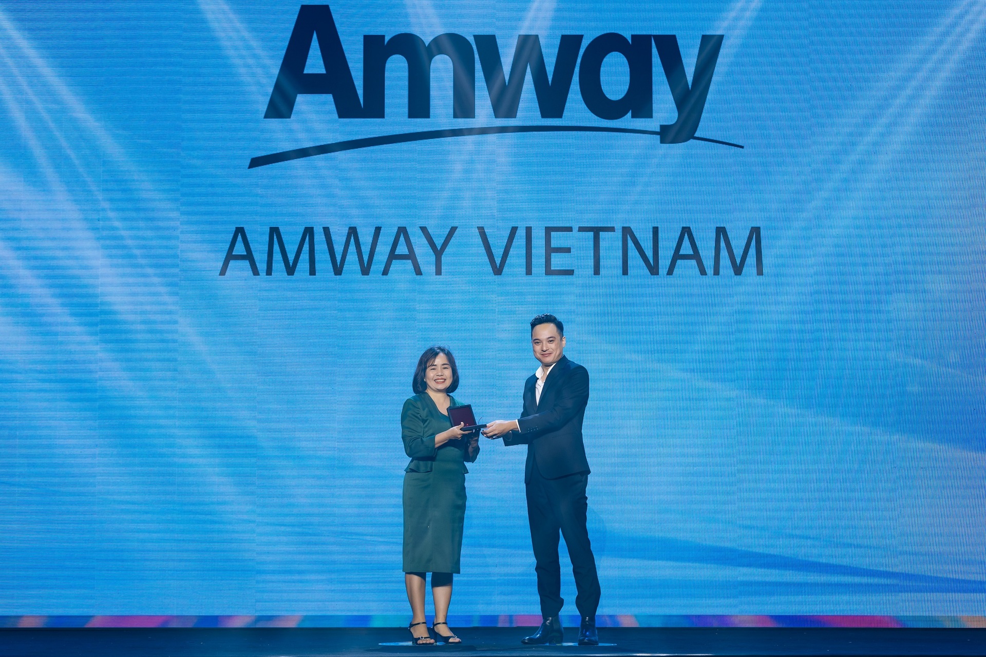 amway viet nam nua thap ky giu vung danh hieu noi lam viec tot nhat chau a hinh 2