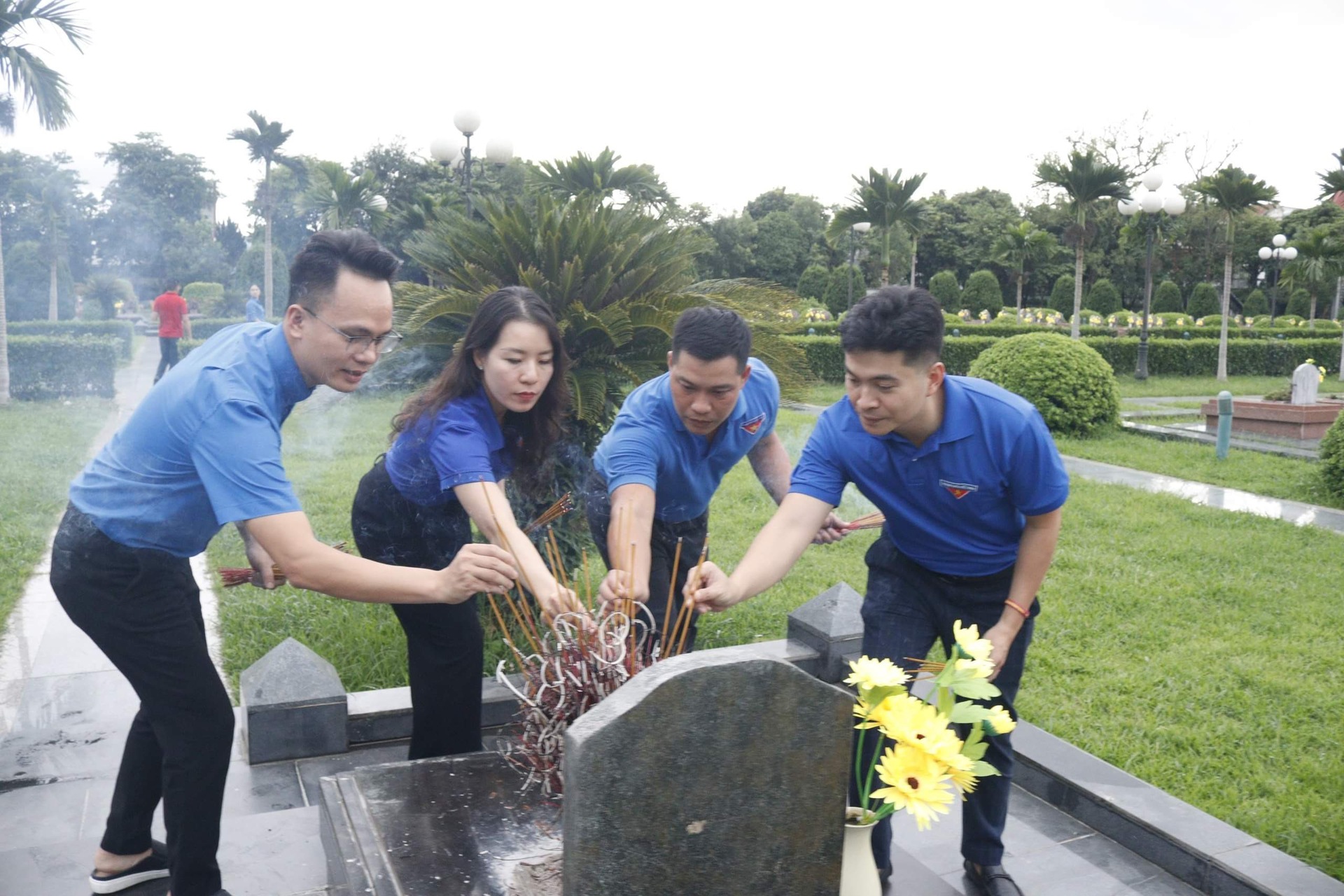 tuoi tre chia se kho khan voi dong bao dan toc thieu so vung lu dien bien hinh 3