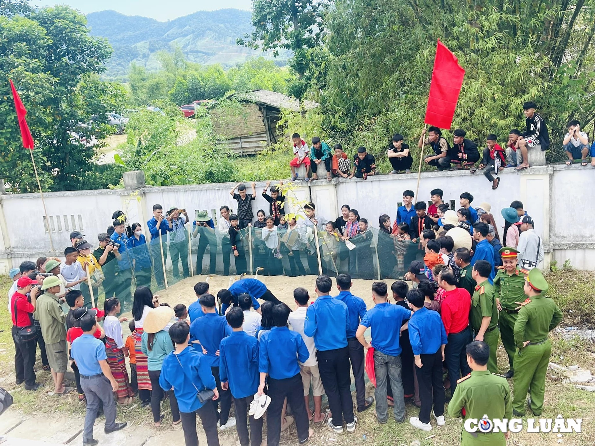 chung vui tet lap lo voi dong bao dan toc chut o ha tinh hinh 6