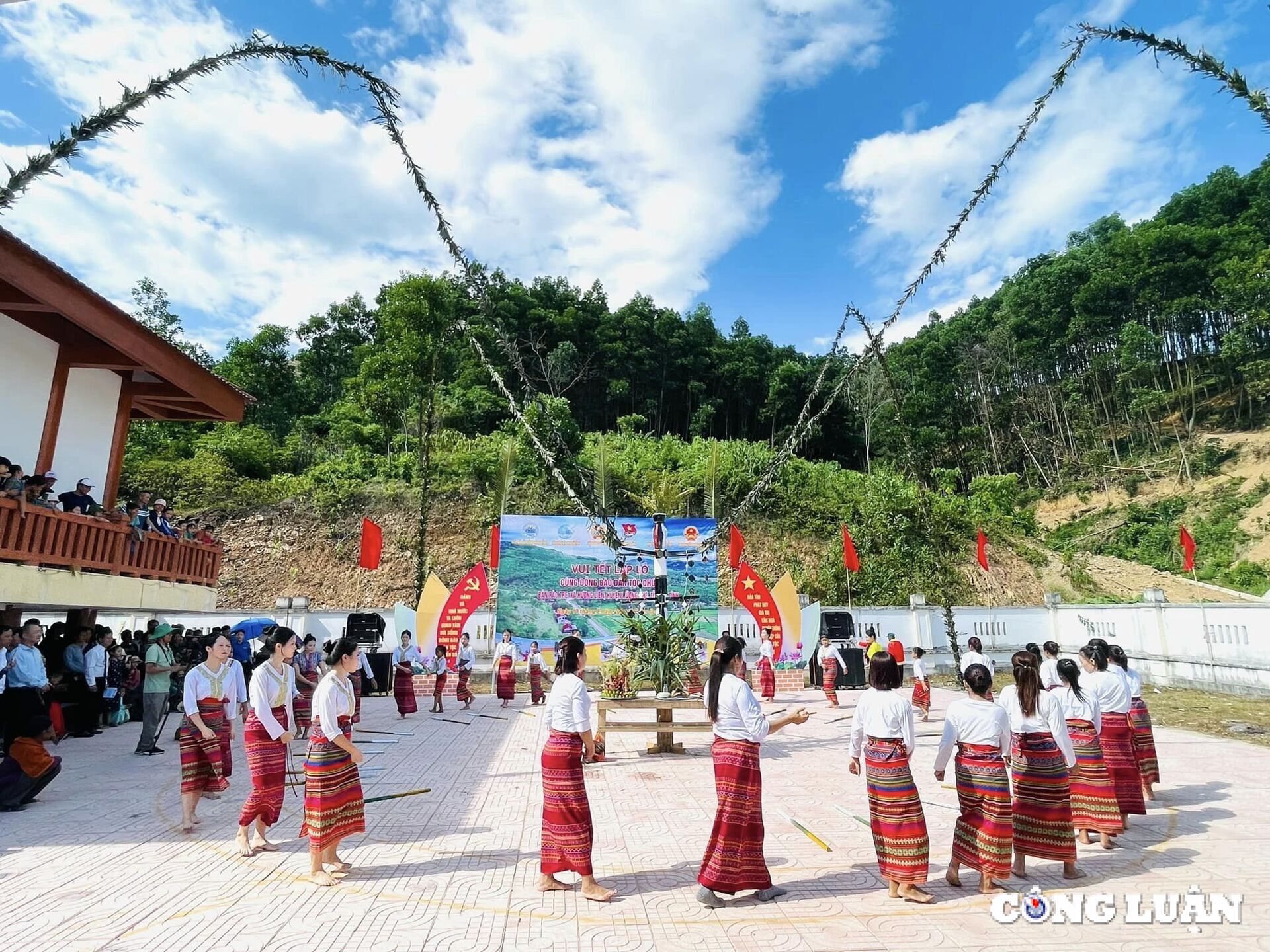 chung vui tet lap lo voi dong bao dan toc chut o ha tinh hinh 1