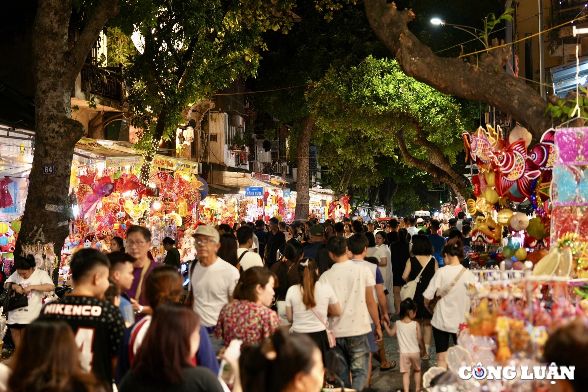 ha noi pho hang ma ruc ro sac mau truoc them tet trung thu hinh 10