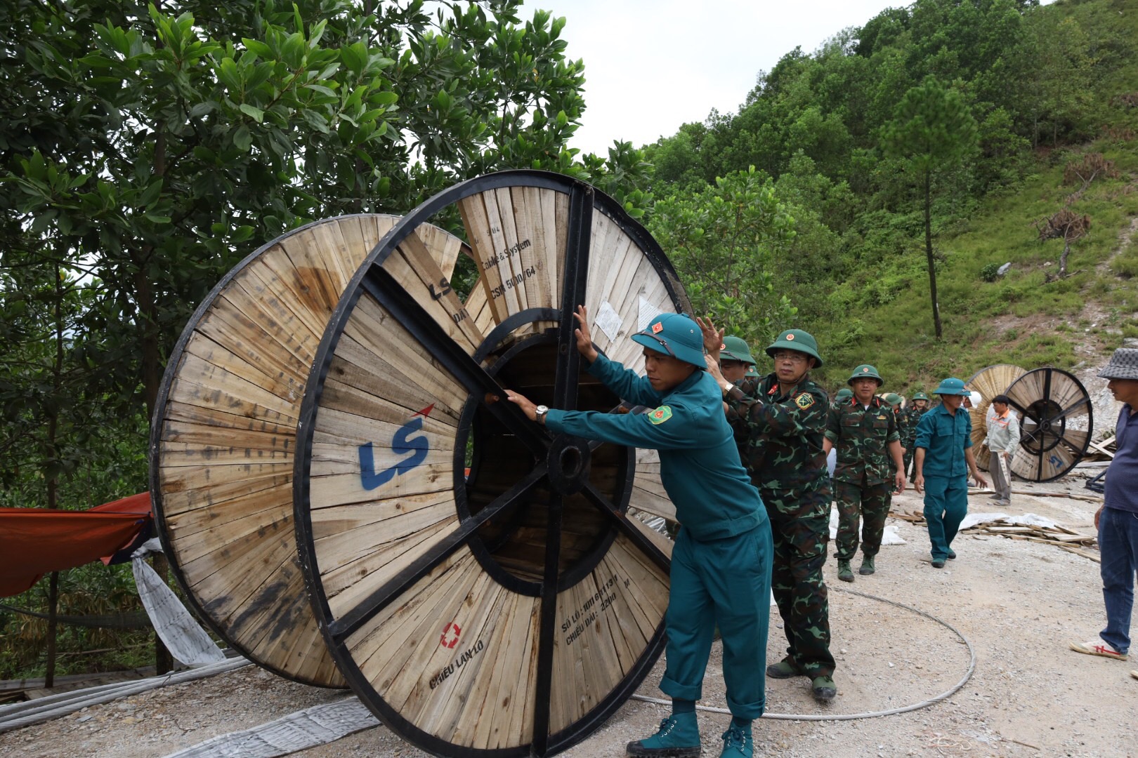 quyet liet trong giai doan nuoc rut de khanh thanh duong day 500 kv mach 3 vao dip quoc khanh hinh 4