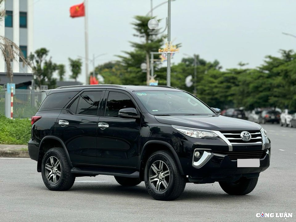 gia xe toyota fortuner lan banh thang 8 2024 giam sau tuong duong hyundai santa fe hinh 2