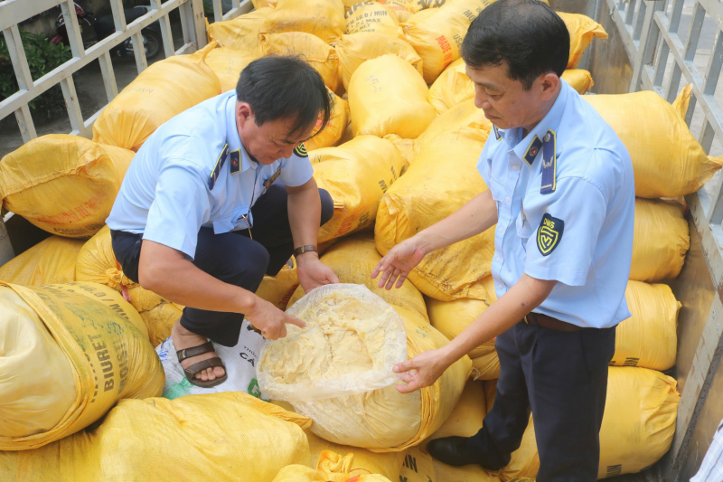 quang binh phat hien hon 11 tan mo bo khong ro nguon goc xuat xu dang tren duong tieu thu hinh 2