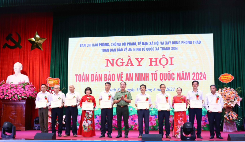 thu truong bo cong an tran quoc to du ngay hoi toan dan bao ve an ninh to quoc tai ha nam hinh 3