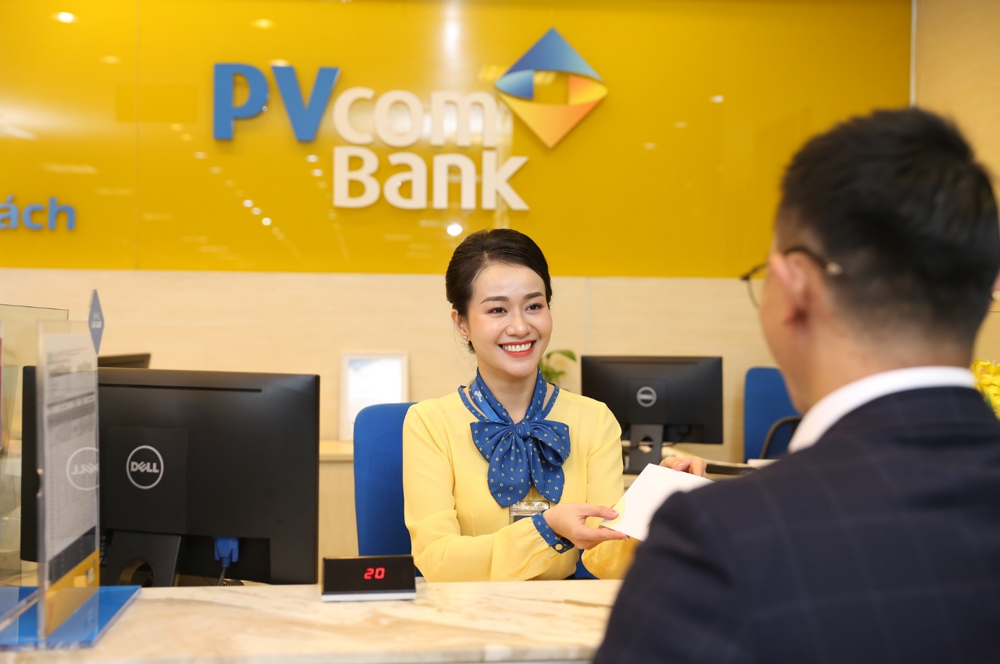 nhieu qua tang hap dan khi mo tai khoan so ngan tai pvcombank hinh 1