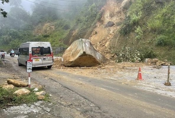 tap trung khac phuc hu hong do mua lu gay ra voi ha tang giao thong khu vuc bac bo hinh 1