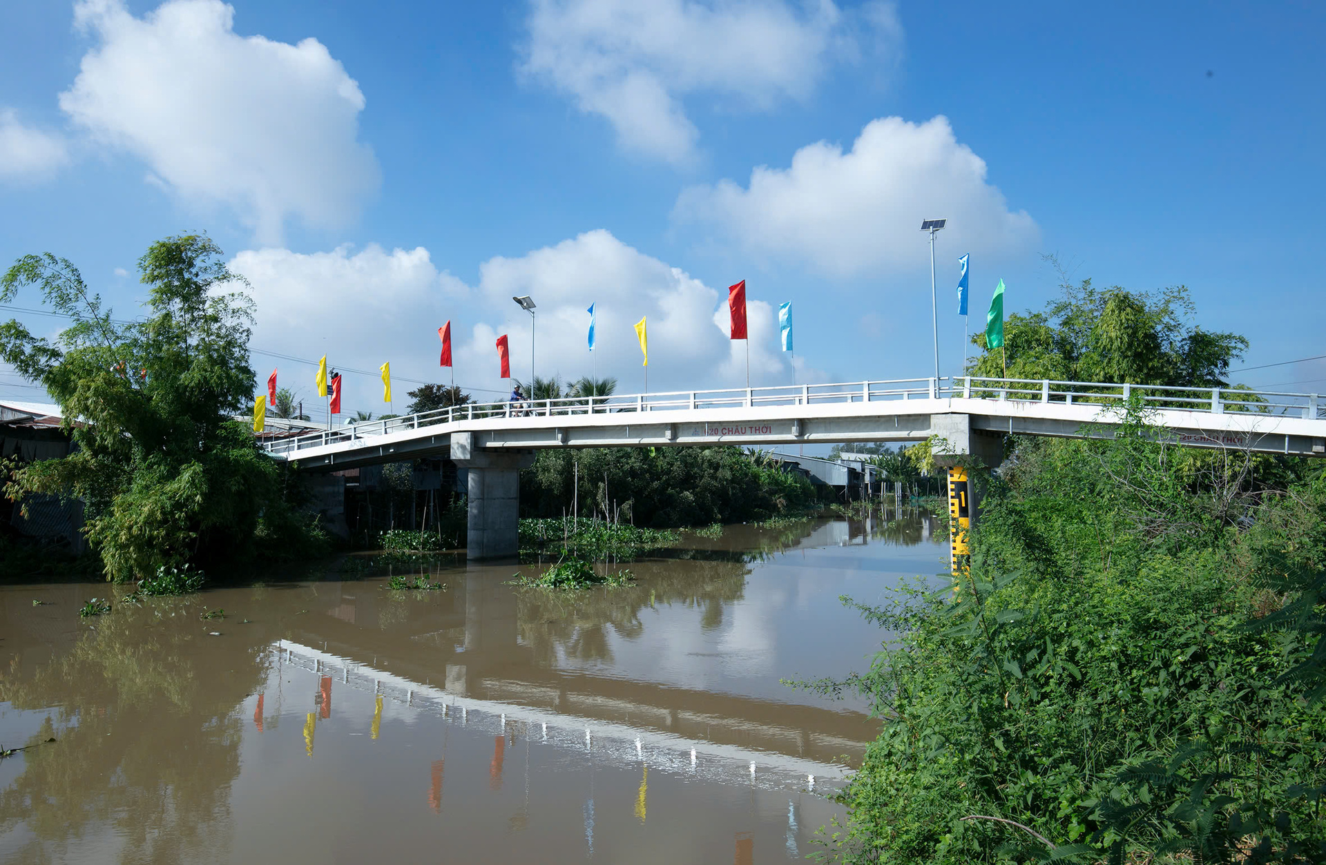 nhip cau noi yeu thuong phan bon ca mau gop phan vun dap cuoc song nong dan dong thap hinh 1