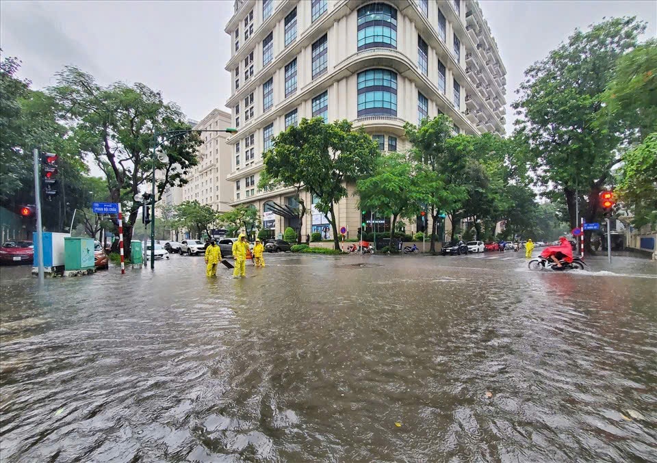 du bao thoi tiet ngay 22 8 ha noi co mua vua mua to keo dai hinh 1