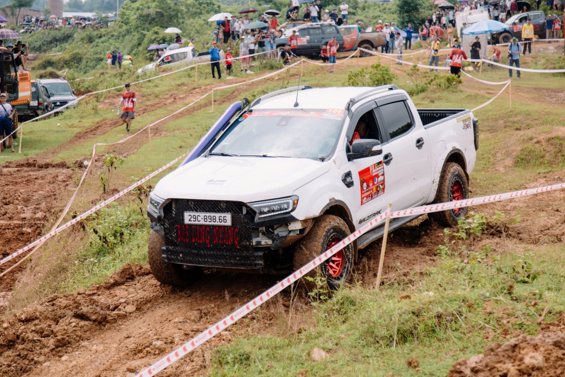 lao cai khoi dong giai dua xe o to dia hinh bat xat offroad challenger nam 2024 hinh 1